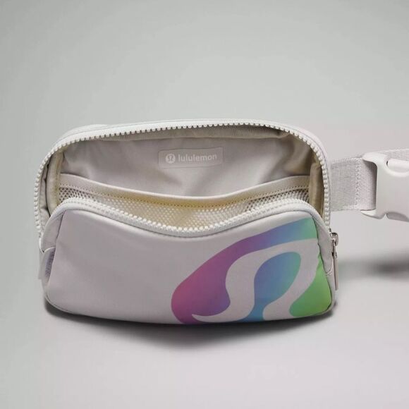 Lululemon Everywhere Belt Bag 1L Vapor Persian Violet Rainbow Logo NWT - Picture 4 of 11
